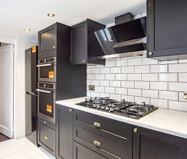 6 bedroom terraced house to rent - Photo 4