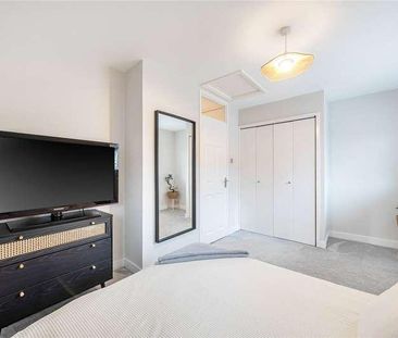 Hawkswell Walk, Woking, Surrey, GU21 - Photo 4