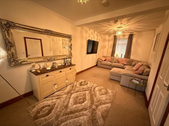 4 bedroom detached house to rent - Photo 1