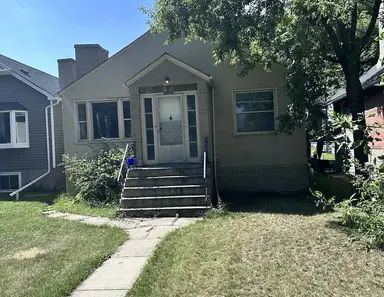 Detached Single-Family Home for Rent in Parkdale (Edmonton) | 11520 81 Street Northwest, Edmonton - Photo 1