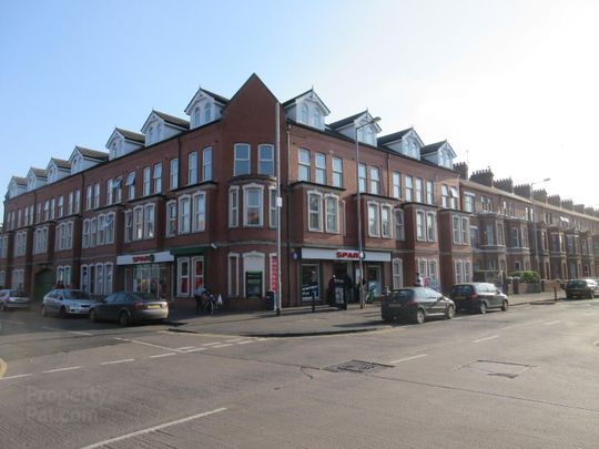 Upstairs Apartment, 109b University Avenue, Queens Quarter, Belfast - Photo 1