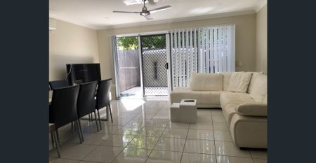 Modern 3 Bedroom town house!! - Photo 3