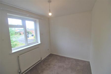 2 bedroom semi-detached bungalow to rent - Photo 3