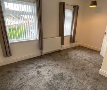 27 Strandburn Drive, Belfast, BT4 1NA - Photo 2