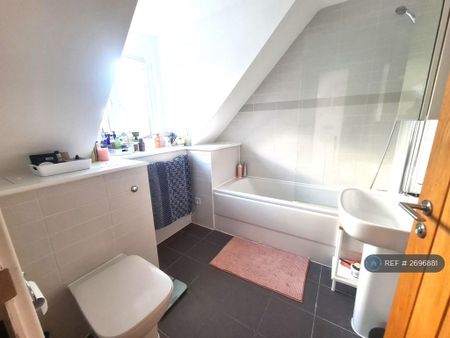 2 bedroom semi-detached house to rent - Photo 5