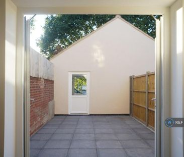 3 bedroom terraced house to rent - Photo 6