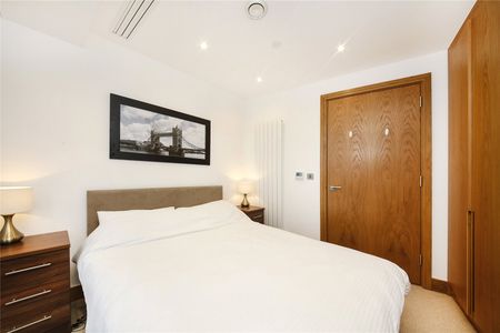 Crossharbour Plaza, London, E14 9YF - Photo 3
