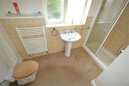 4 Bed - Triumph Close, Colchester, Essex - Photo 5