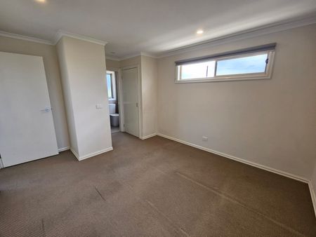 3/7 Holland Court, Oakleigh VIC 3166 - Townhouse For Rent | Domain - Photo 5