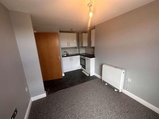 Neath Road, Plasmarl, Swansea, SA6 - Photo 1