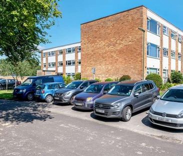 Davos Close, Woking, GU22 - Photo 2