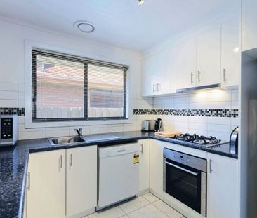 SPACIOUS FAMILY HOME - Photo 6