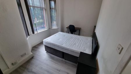 5 bedroom terraced house to rent - Photo 4