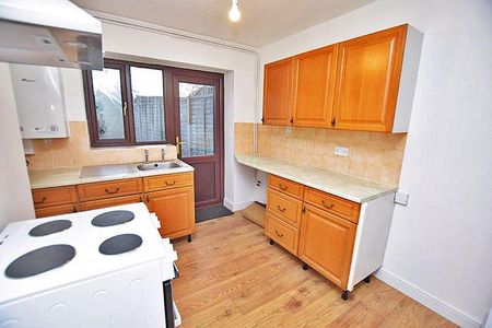 3 bedroom terraced house to rent - Photo 3
