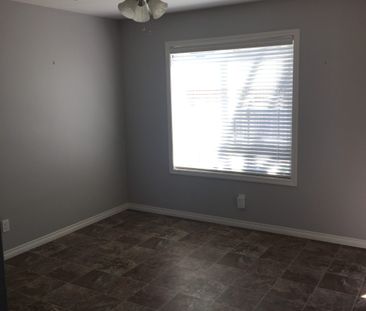Sylvan Lake Townhome – 4 Bedroom/ 2.5 bath – Pet friendly - Photo 4