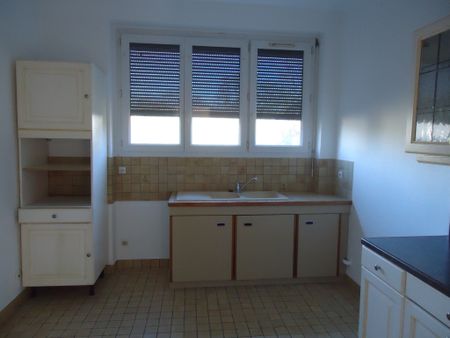 Location Appartement 5 pièces 101m² VARENNES VAUZELLES 58640 - Photo 3