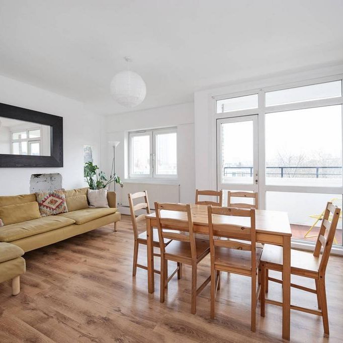 4 bedroom flat to rent - Photo 1