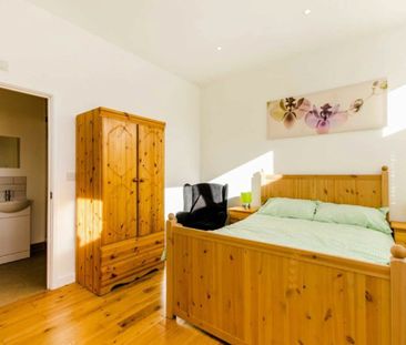 Cable Street - Photo 6