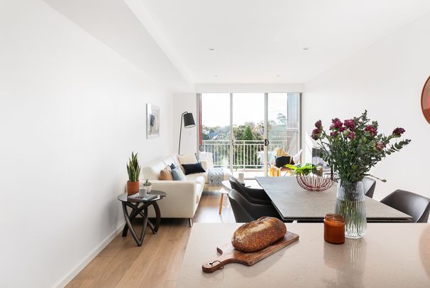 Sumptuous Near-City Penthouse In Acclaimed Complex - Photo 1