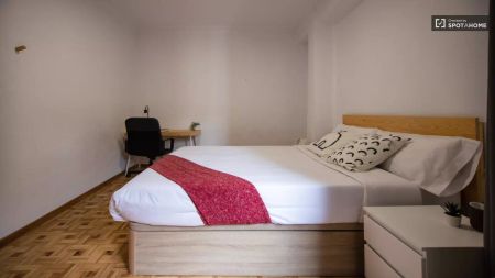 Single Bed in Room in a shared 8-bedroom apartment for rent in El Carme. - Foto 2