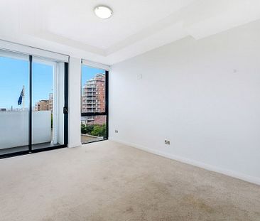 Spacious 2 Bedroom Apartment - Photo 1