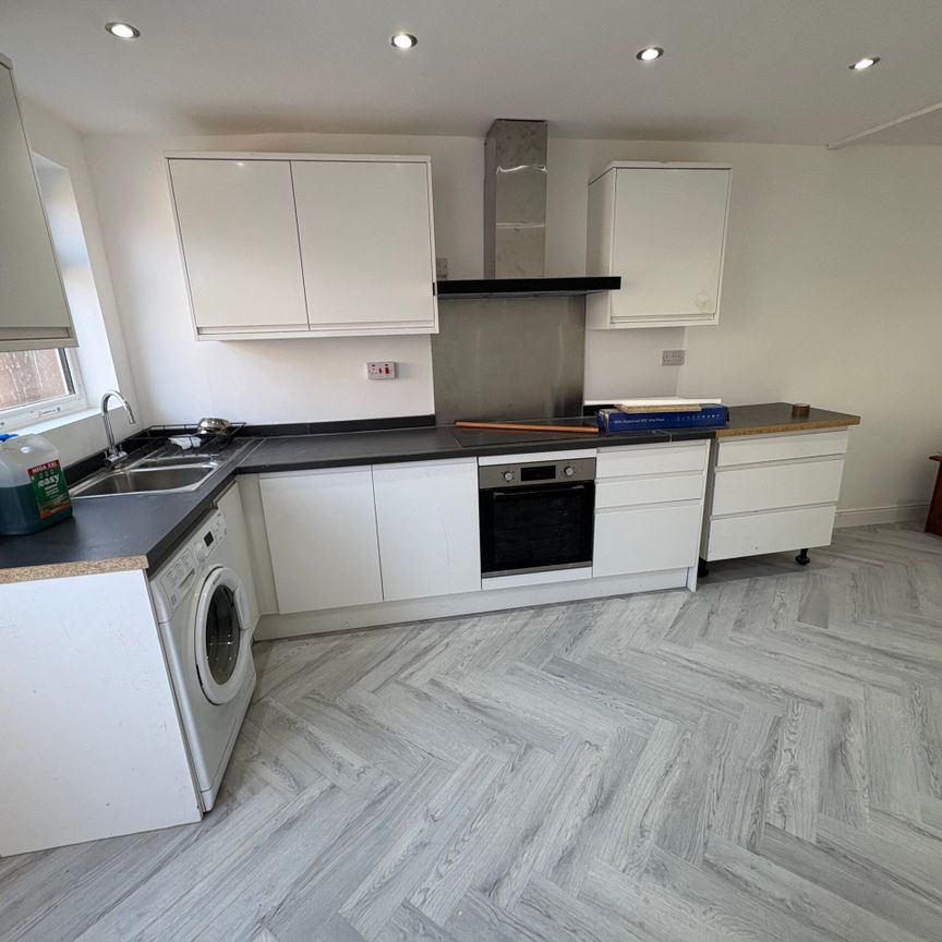 Roseville Road, Hayes, UB3 4RA - Photo 1