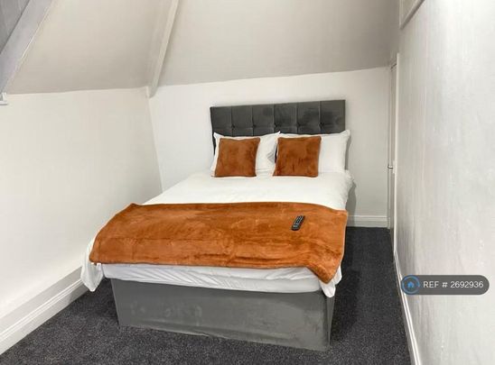1 bedroom in a house share to rent - Photo 1