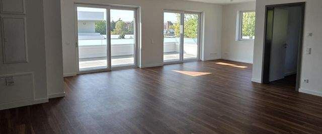 Dachtraum mit großer Terrasse, 2 Bädern, exklusiver Ausstattung, Lift! Erstbezug! - Foto 1