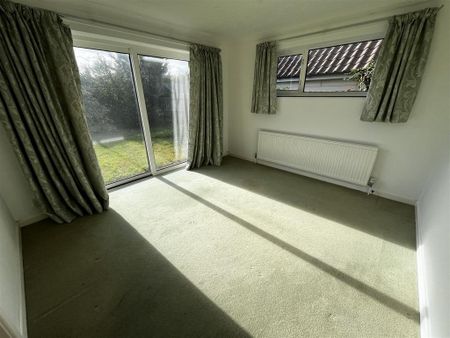 3 bedroom detached bungalow to rent - Photo 2