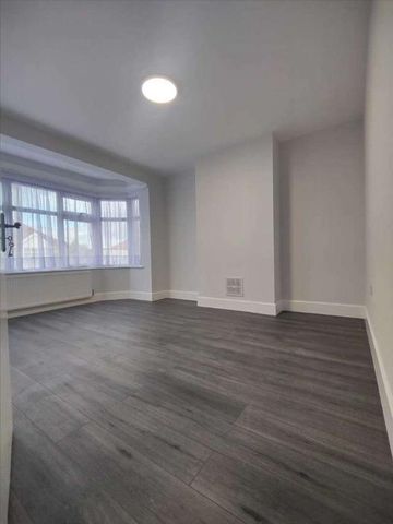 Fairway Avenue, NW9 - Photo 2