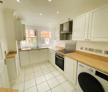 3 bedroom terraced house to rent - Photo 1