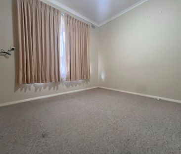 Comfortable Three-Bedroom Home in a Convenient Location - Photo 6