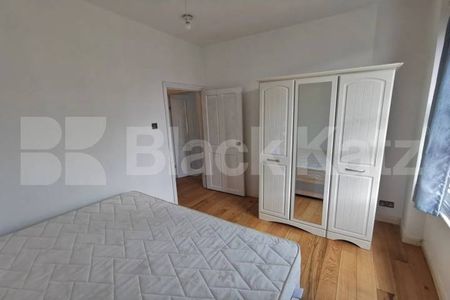 Contemporary two double bedroom flat set on the first floor of a period convers - Photo 3