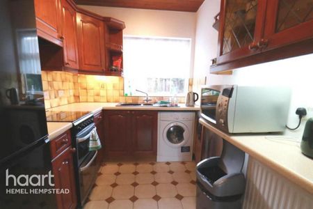 1 bedroom in a house share to rent - Photo 4