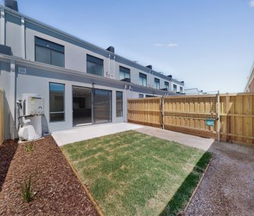 105 Prudence Parade, Point Cook VIC 3030 - House For Rent | Domain - Photo 3