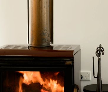 Elegant Family Living in a Sought-After Locale - Photo 1