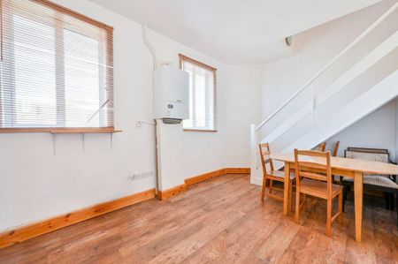 3 bedroom flat to rent - Photo 4
