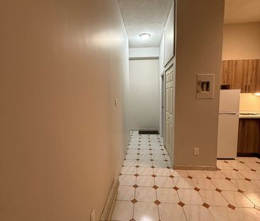 1-123 Wyndham St N - Photo 1