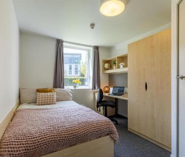 1 bedroom in a flat share to rent - Photo 4