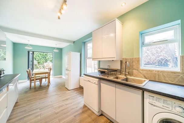 4 bedroom terraced house to rent - Photo 1
