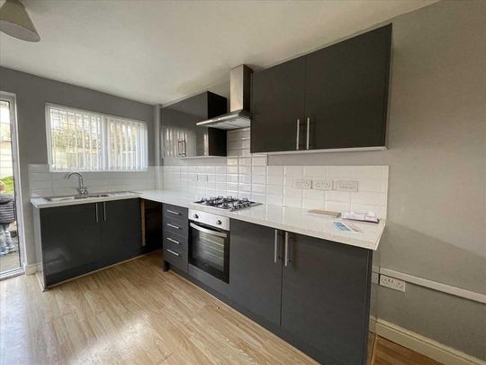 3 bedroom property with land to rent - Photo 1