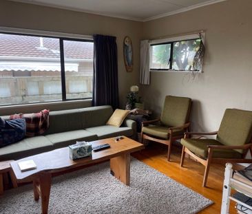 Perfect for families or professionals seeking a comfortable and sty... - Photo 1