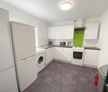 4 bedroom flat to rent - Photo 6