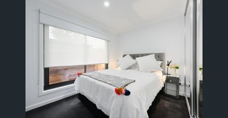 A League of Its Own - Fully Furnished 2 Bedroom Central Apartment - Photo 2