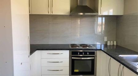 3 Bedroom Brick and Tile! - Photo 3