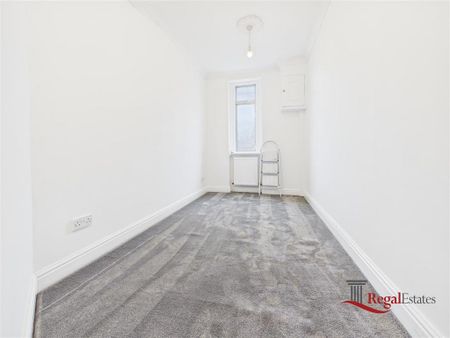 3 bedroom flat to rent - Photo 2