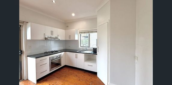 GOOD LOCATION WALK TO SHOPS! - Photo 2