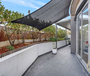 Immaculate 2 Bedroom - Photo 2