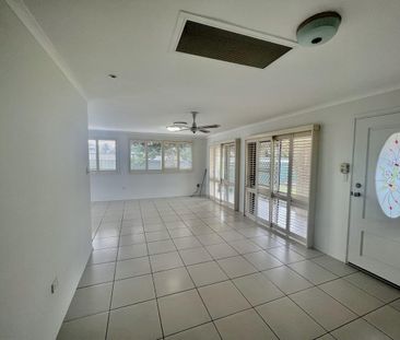 Renovated Coastal Home with Pool & Entertaining Area - Just 350m to... - Photo 4