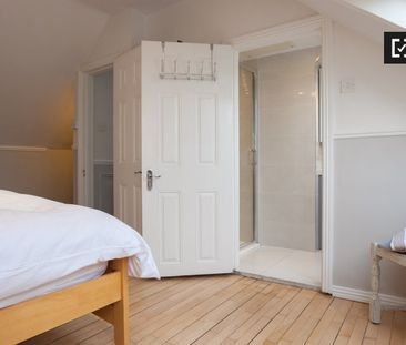 Attic room to rent in 5-bedroom house in Rathgar, Dublin - Photo 6